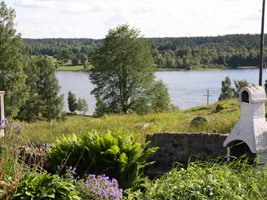 Ferienhaus mit Grillecke und Blick zum See